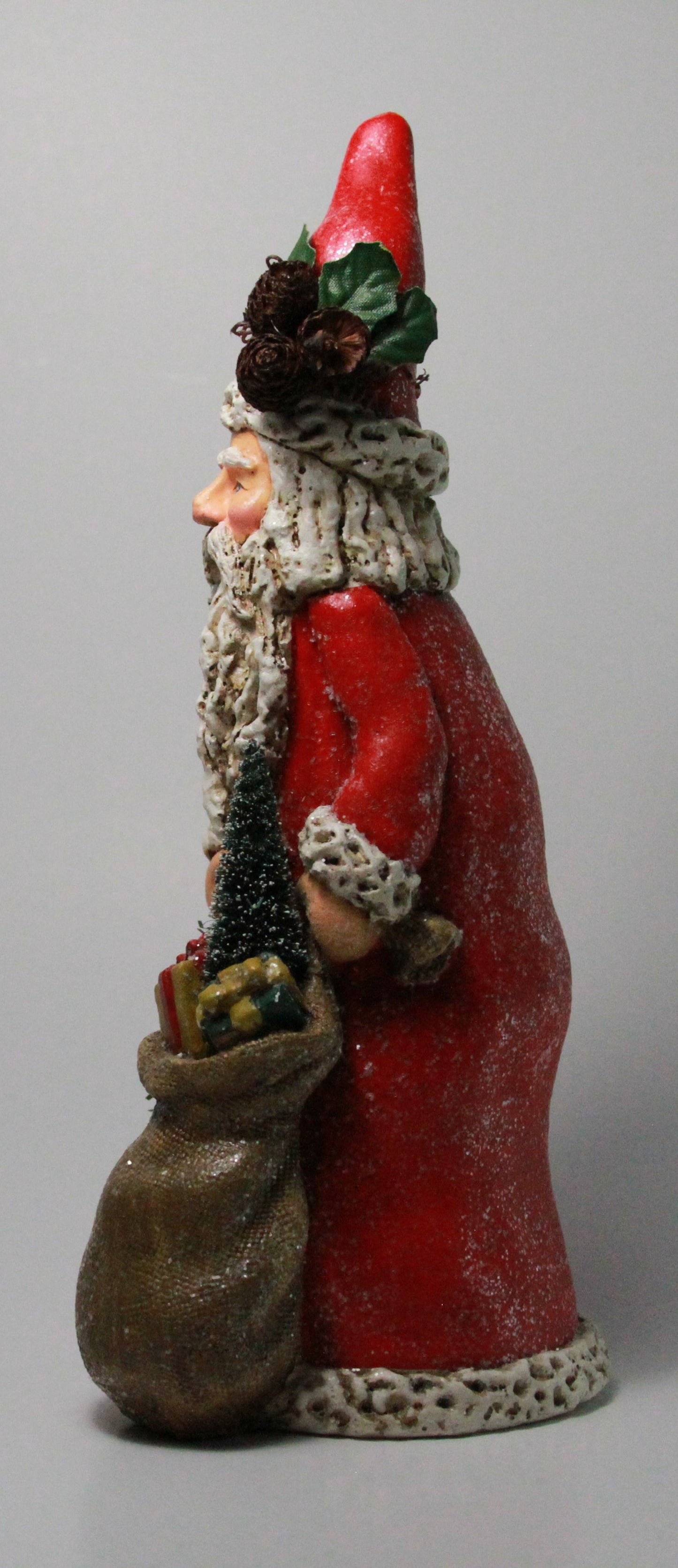 VINTAGE SANTA CLAUS WITH PRESENTS AND REETH