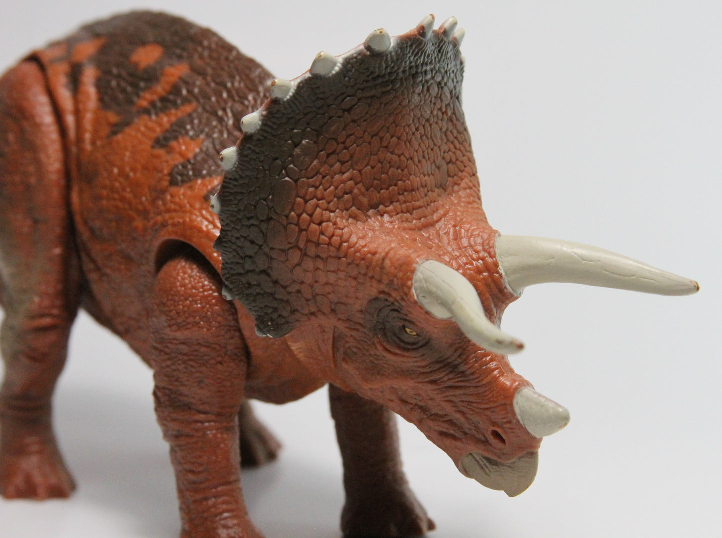 MATTEL JURASSIC WORLD DINO RIVALS ROARIVORES TRICERATOPS DINOSAUR