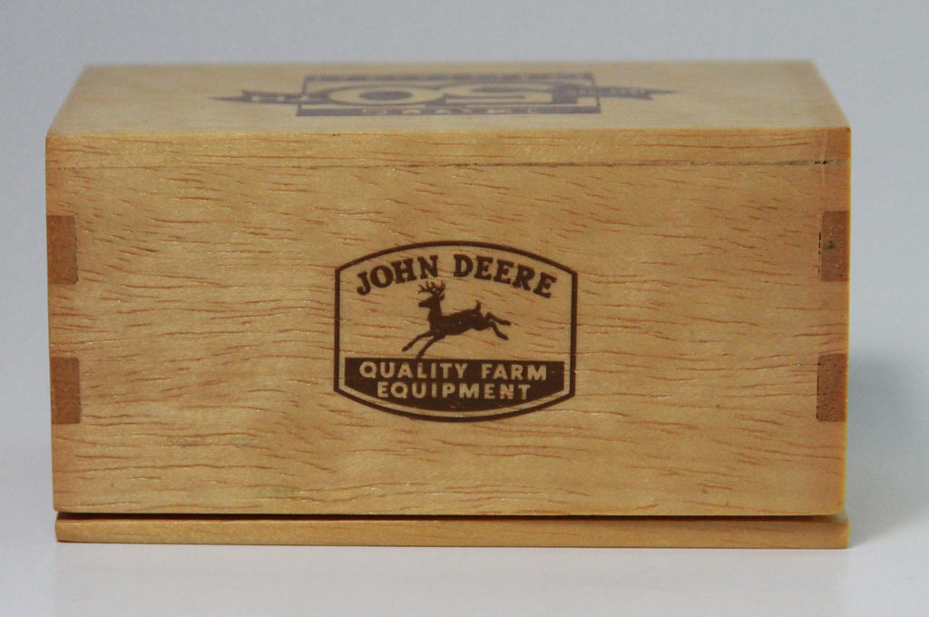 ERTL - 50th Anniversary 1945-1995 - John Deere Model A - 1:64 Scale