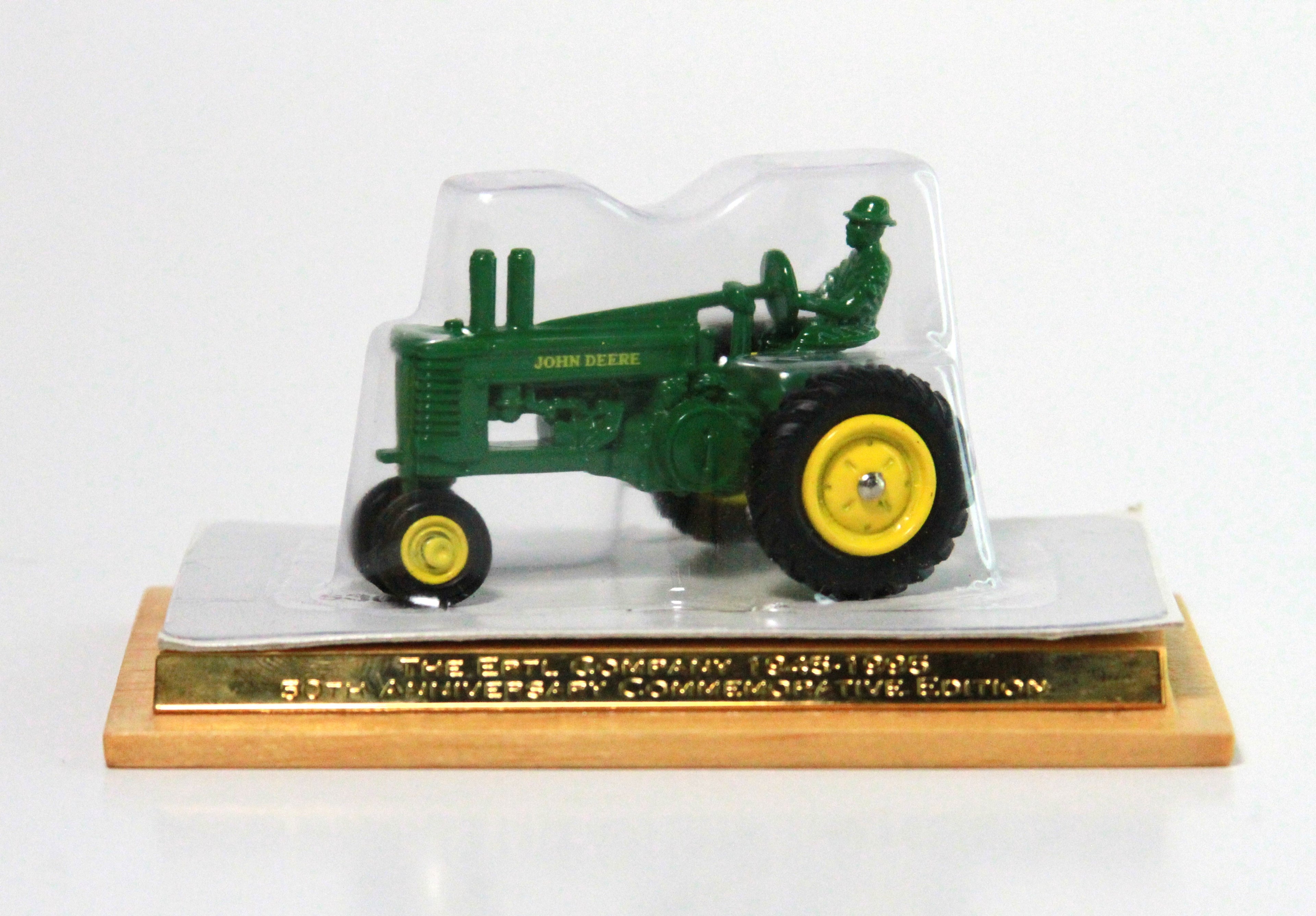 ERTL - 50th Anniversary 1945-1995 - John Deere Model A - 1:64 Scale